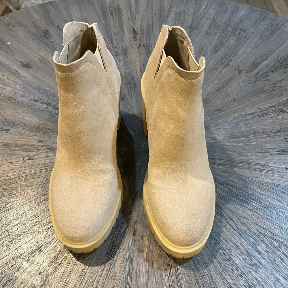 Dolce Vita Women's Light Sand Suede Lug Sole‎ Platform Ankle Booties. Size 8.5 - Picture 12 of 12